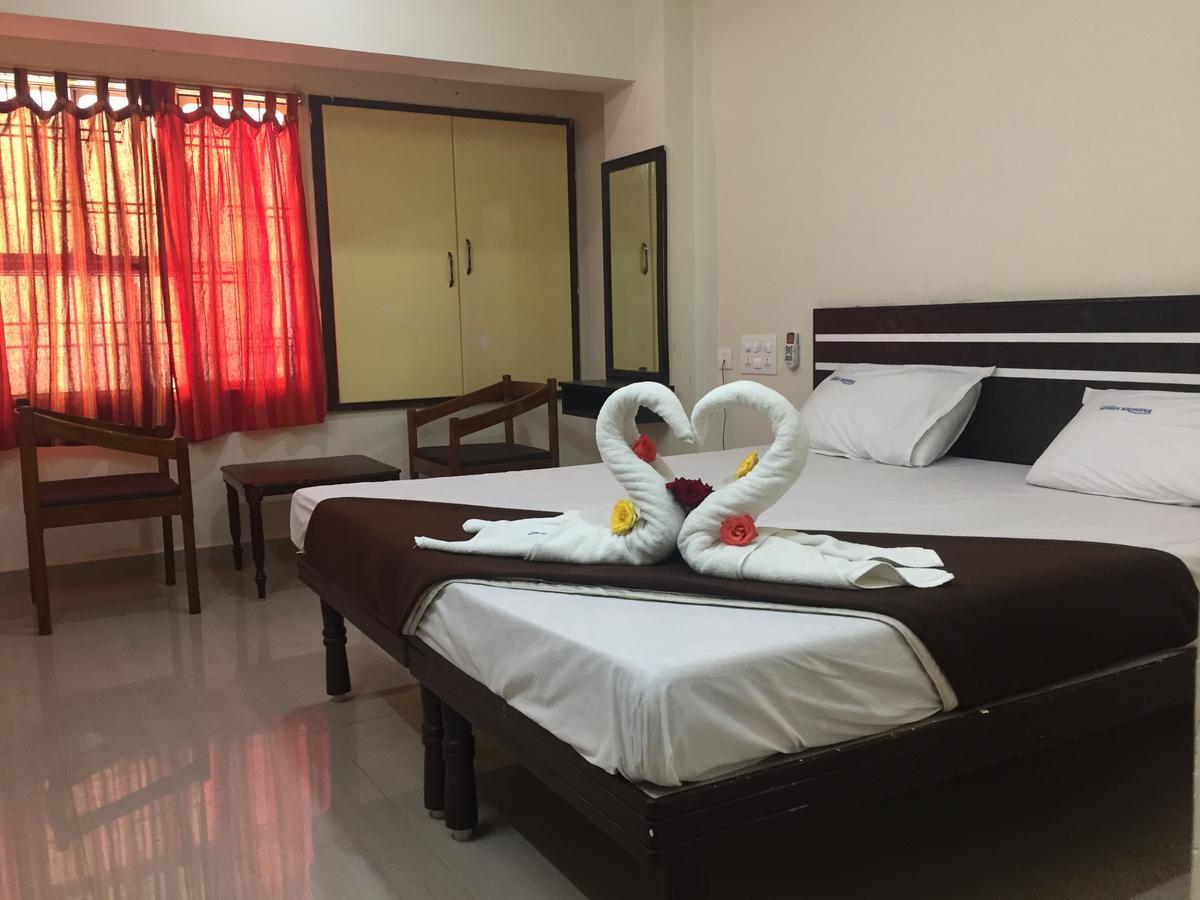Hotel Nithin Krishna Tirupati Esterno foto