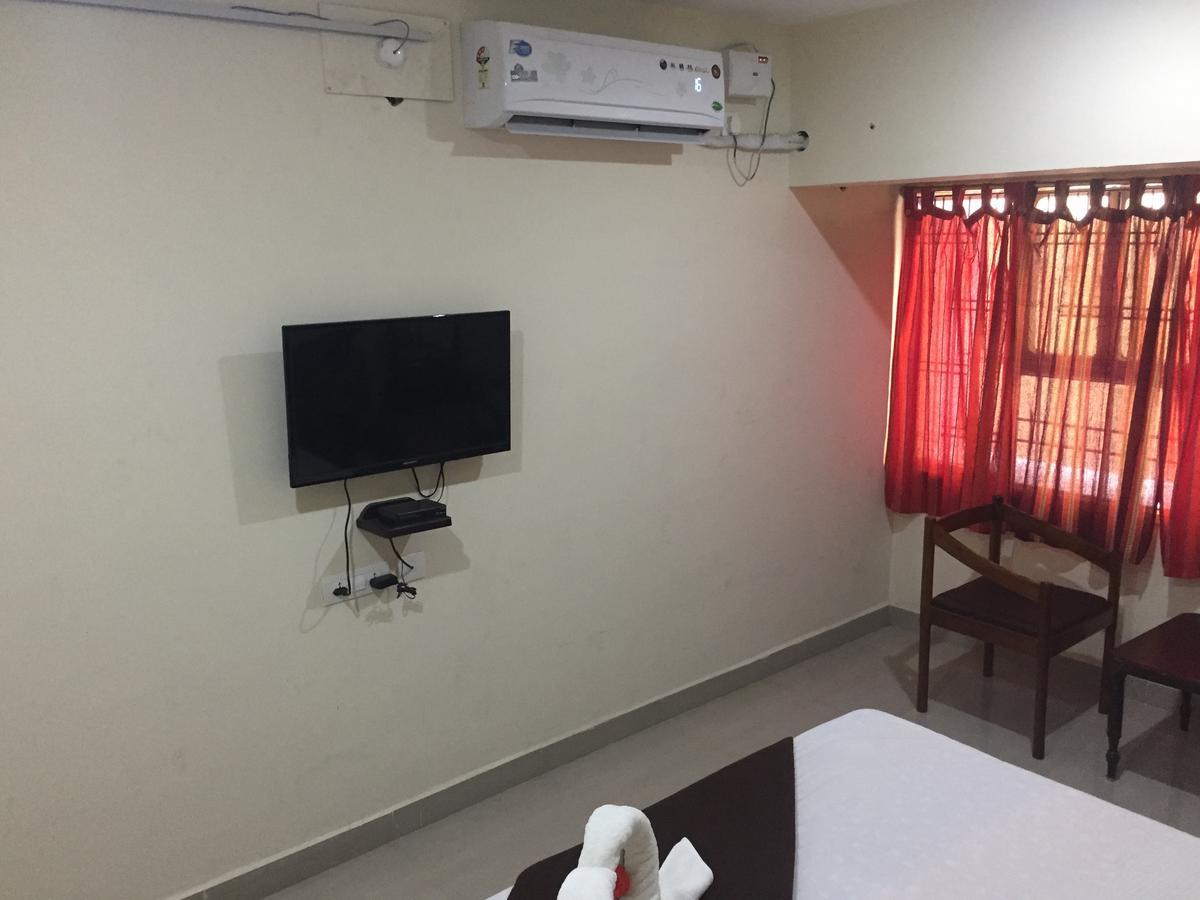 Hotel Nithin Krishna Tirupati Esterno foto
