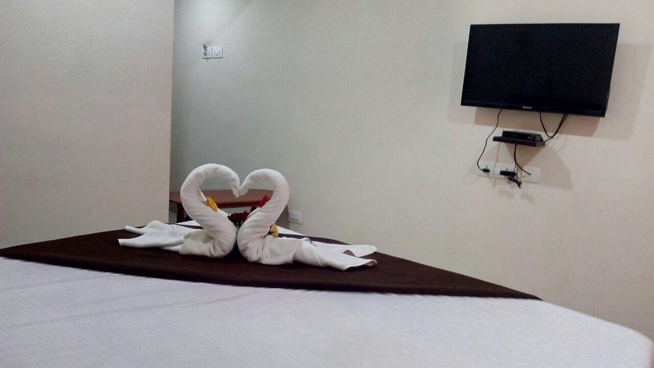 Hotel Nithin Krishna Tirupati Esterno foto