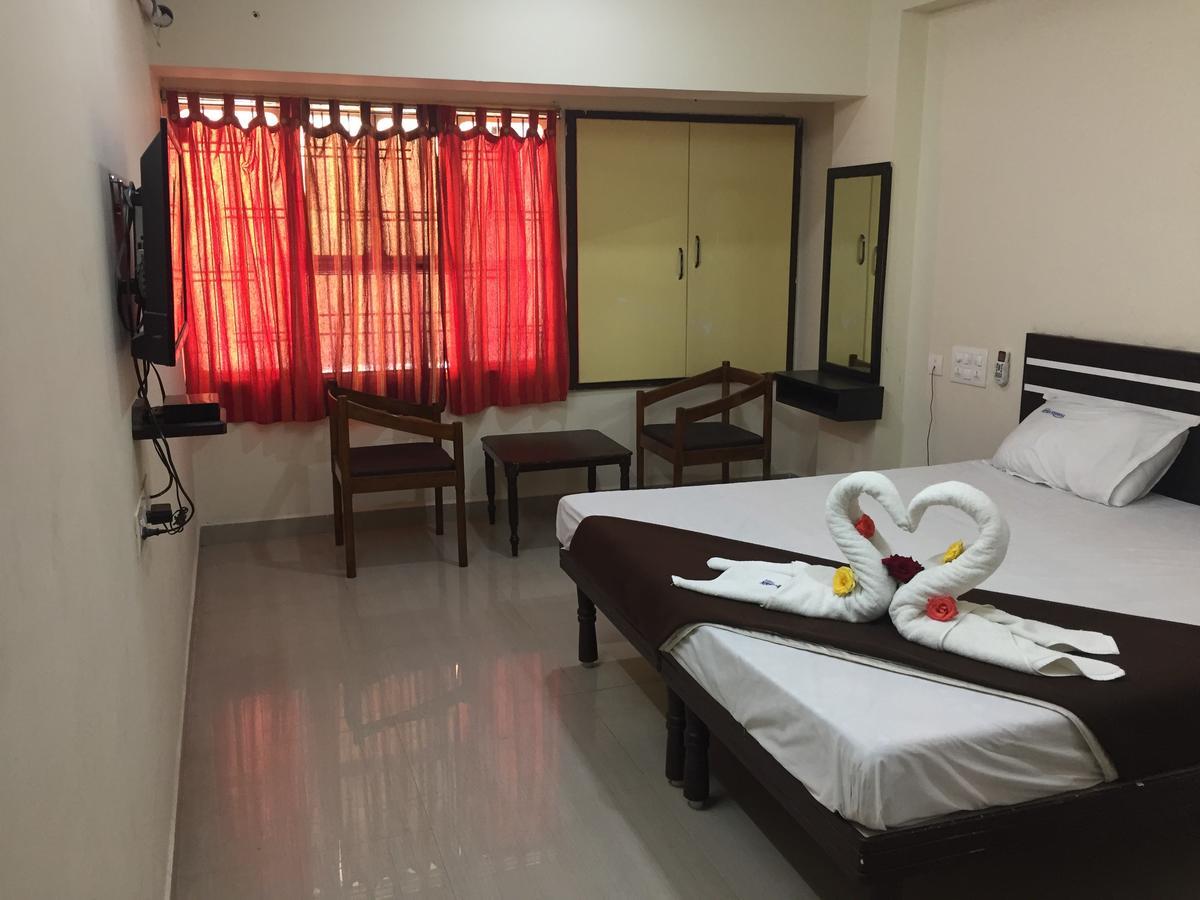 Hotel Nithin Krishna Tirupati Esterno foto