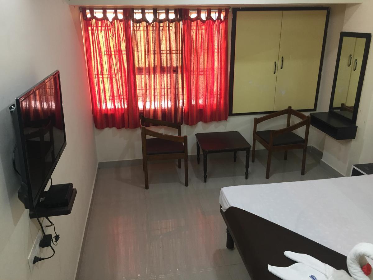 Hotel Nithin Krishna Tirupati Esterno foto