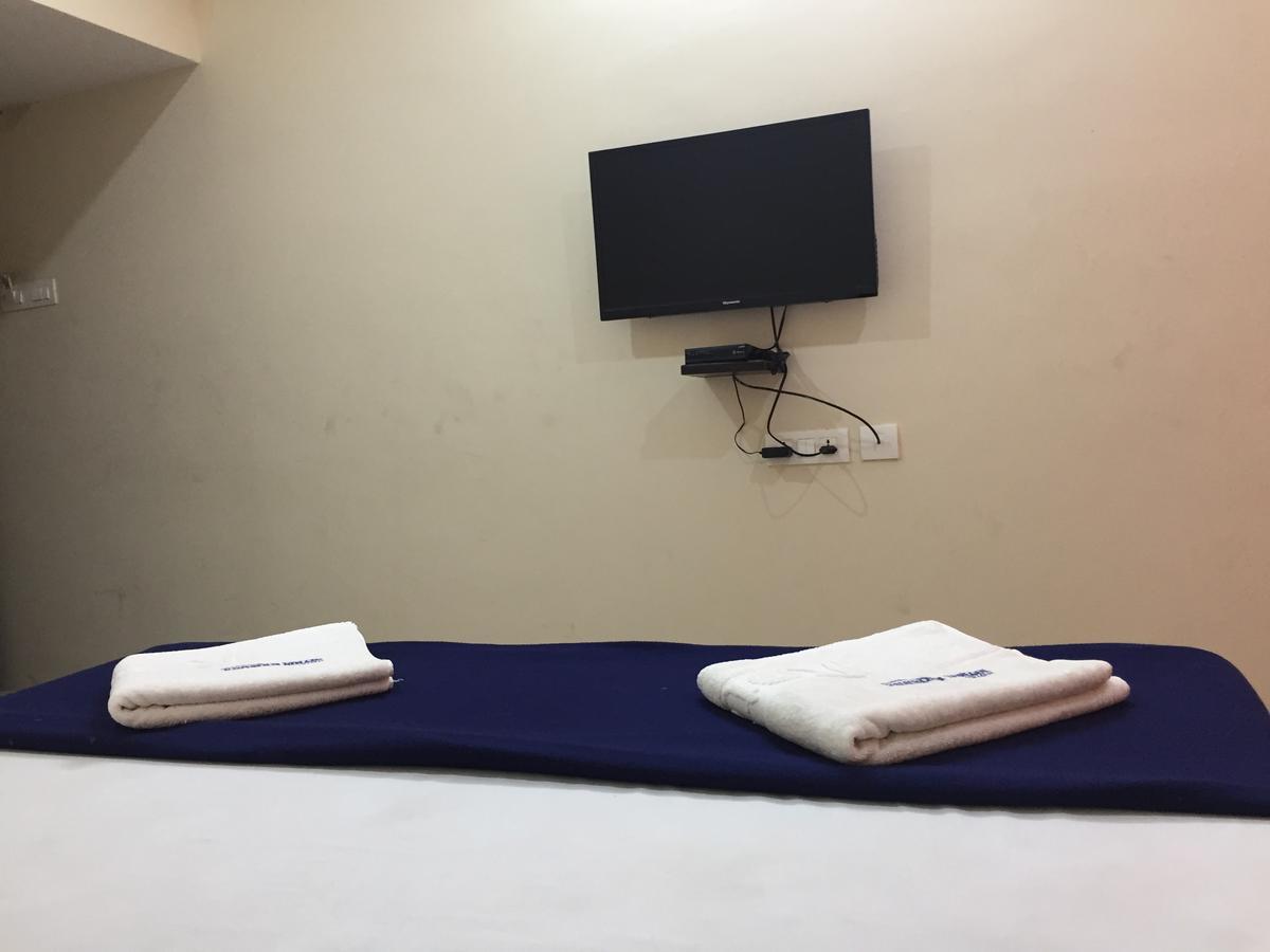 Hotel Nithin Krishna Tirupati Esterno foto